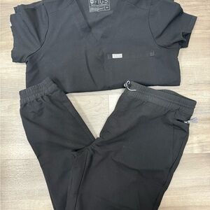 Figs Black Scrub Set
